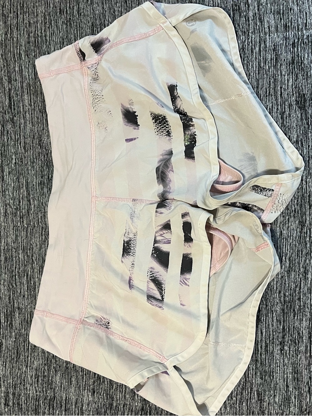 Lululemon 2.5” inseam speed shorts size 8